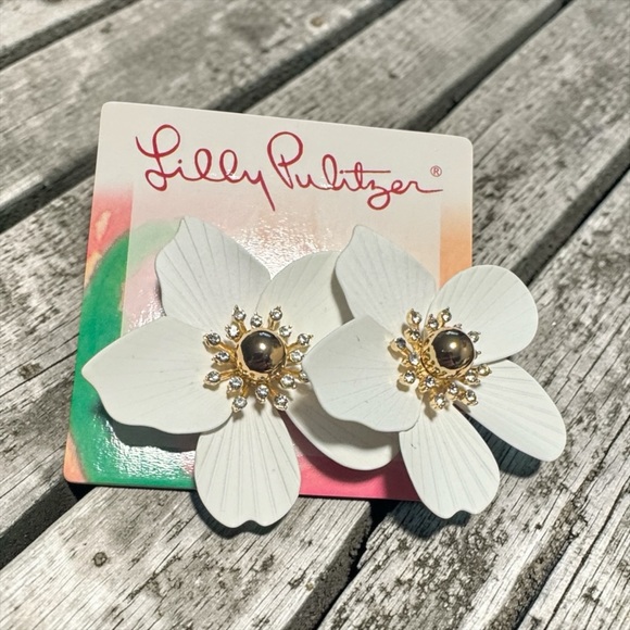 Lilly Pulitzer Jewelry - Lilly Pulitzer White Floral Gold-Center Earrings.  (BR444)